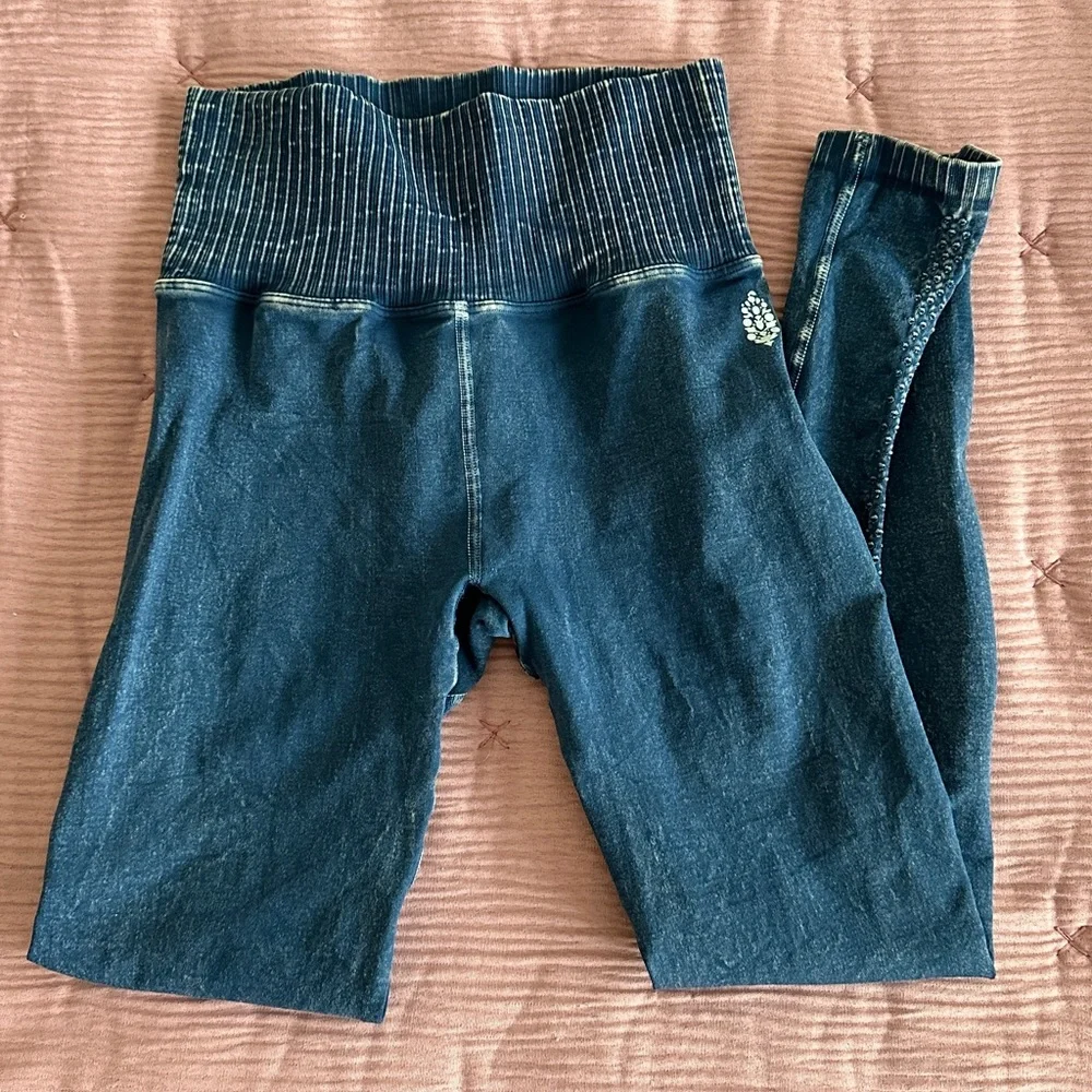 Free People High-Rise 7/8 Length Good Karma Leggings - Picture 4 of 7